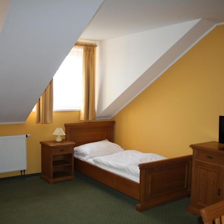 Hotel Boucek Mochov Kültér fotó