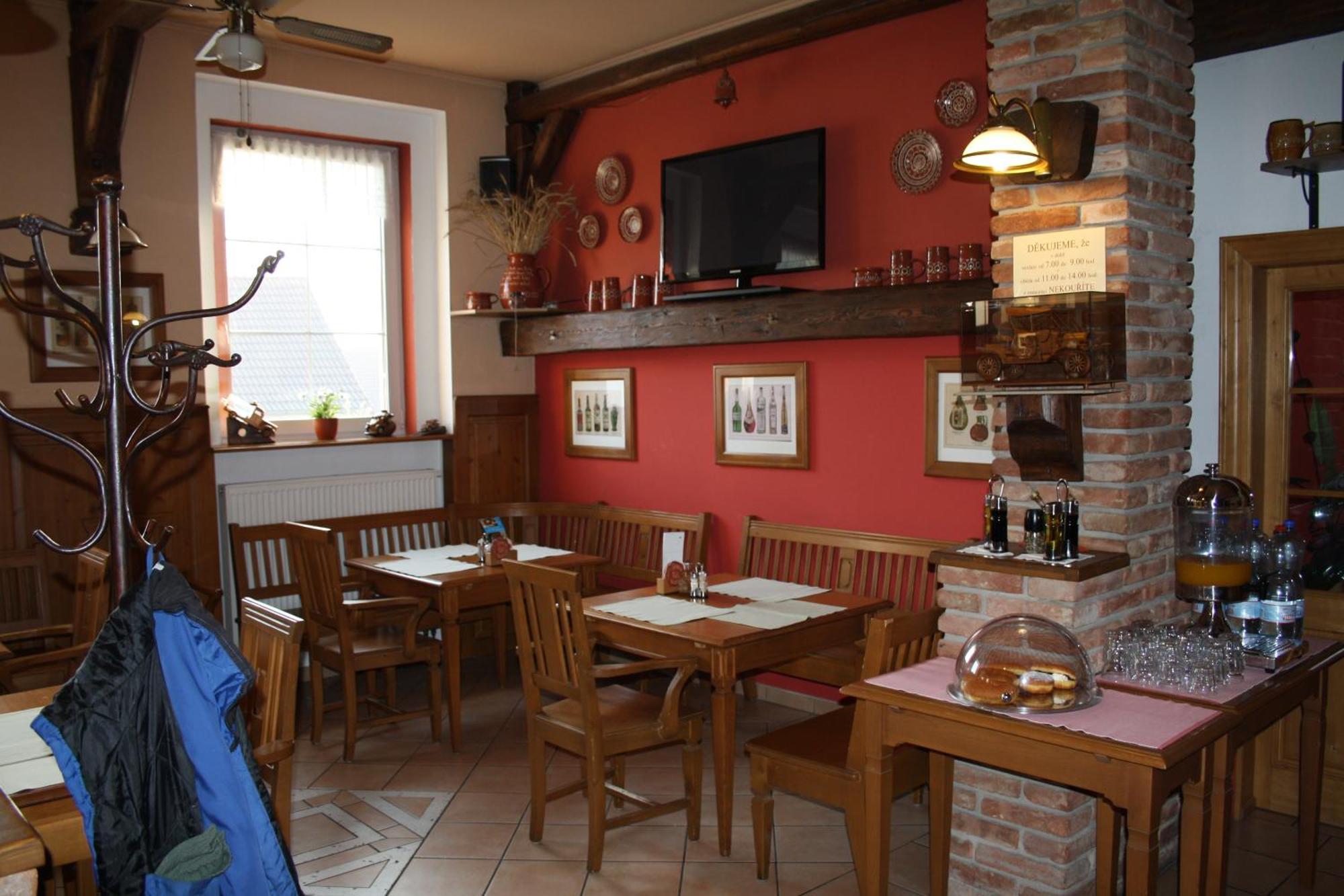 Hotel Boucek Mochov Kültér fotó