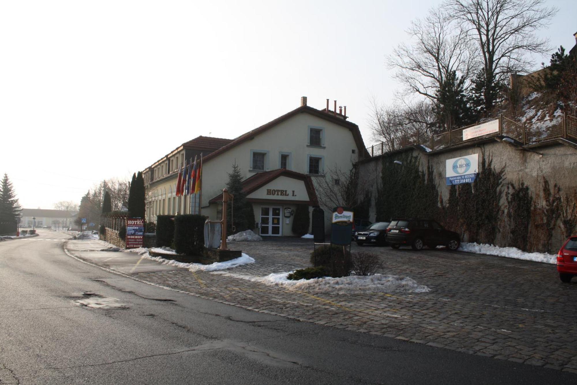Hotel Boucek Mochov Kültér fotó